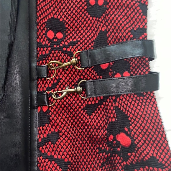 $FIRM (81 likes already ) NWT skull corset - goth-edgy-emo Plus Sized - Picture 5 of 7